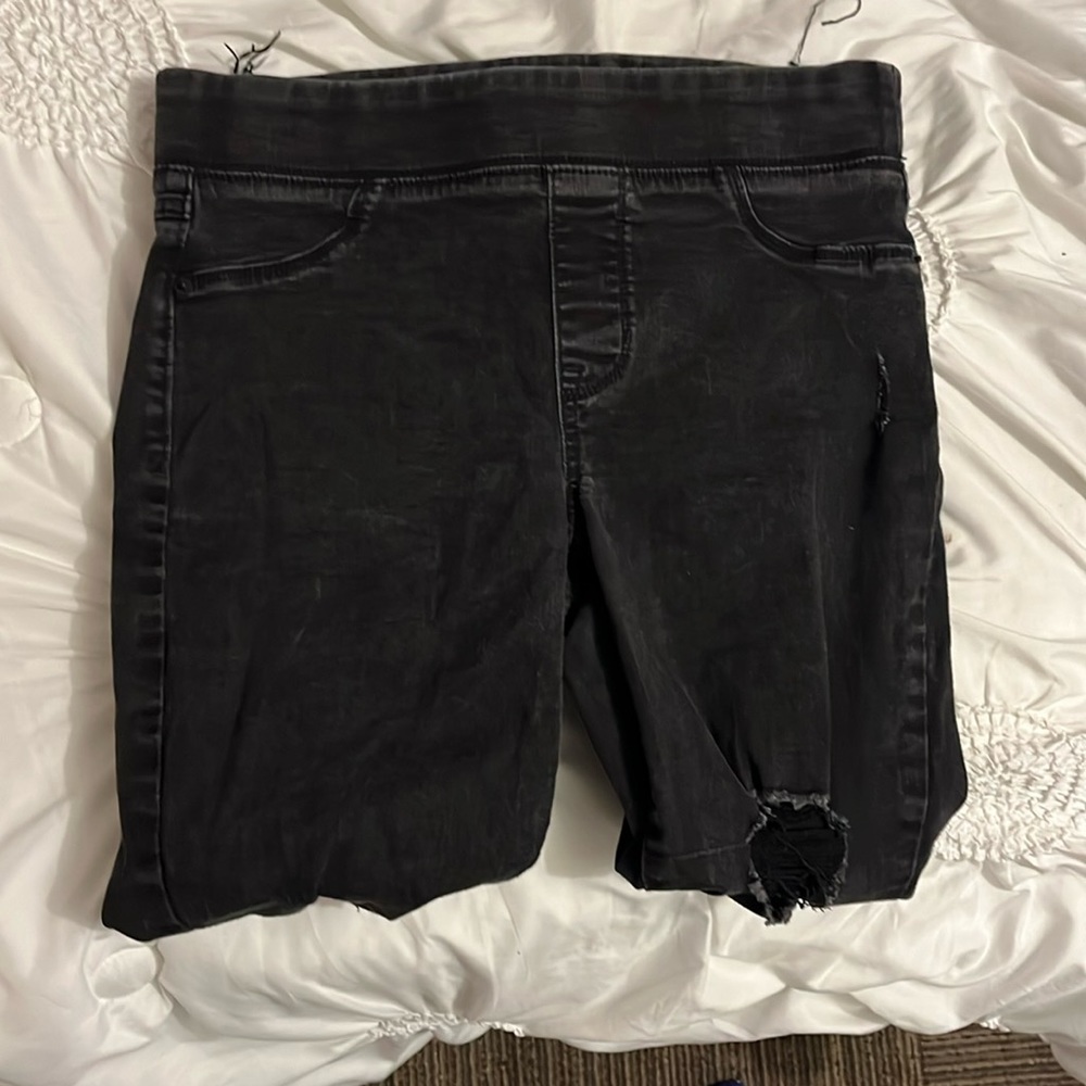 Old navy skinny ripped black size 8 jeggings.